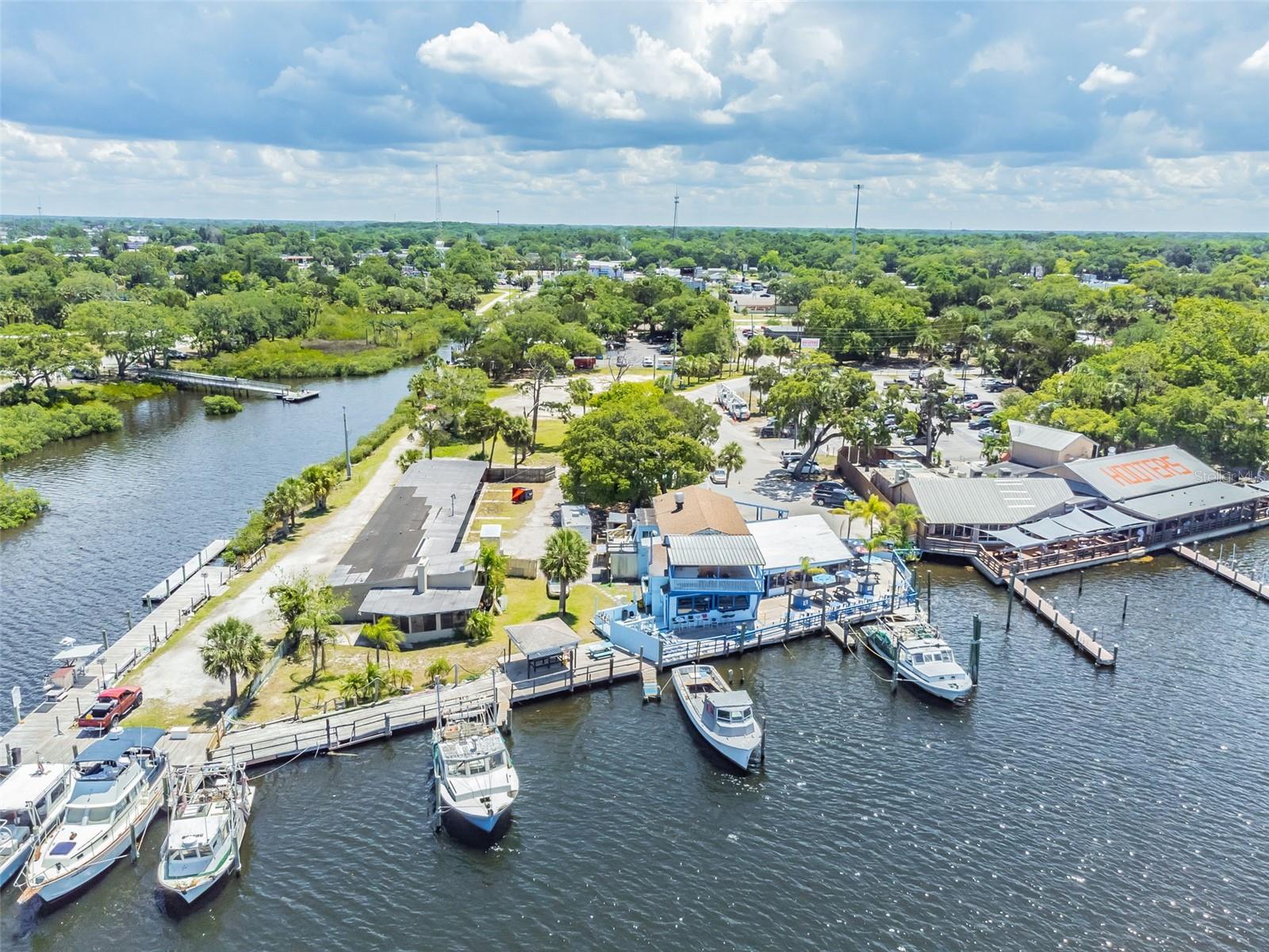 Waterfront Property - restaurant / boat docks with 9.45% ROI - Port Richey, FL