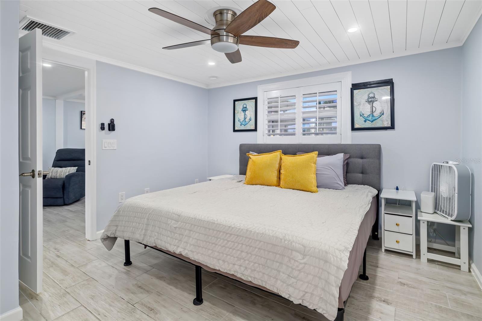 Siesta Key Waterfront 9 Unit Building + 8 Big Slips For Sale - $5,995,000 Siesta Key Waterfront 9 Unit Building + 8 Big Slips For Sale - $5,995,000